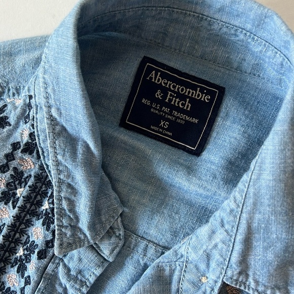 Abercrombie & Fitch Vintage Embroidered Jean Cardigan - Picture 3 of 7